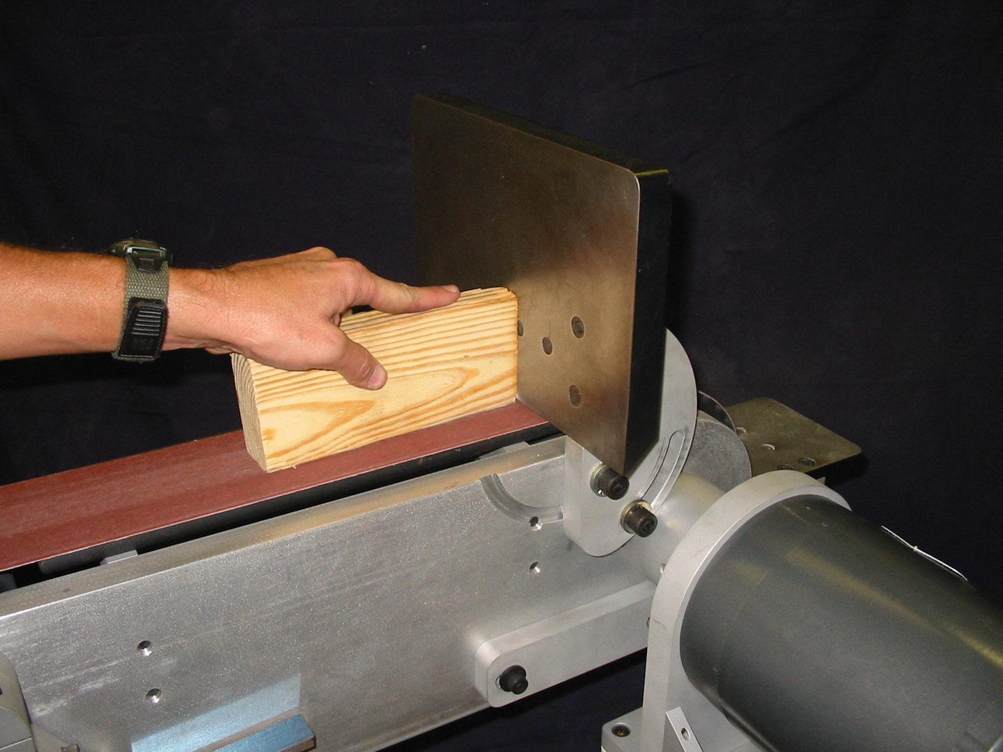 Belt sander in operation